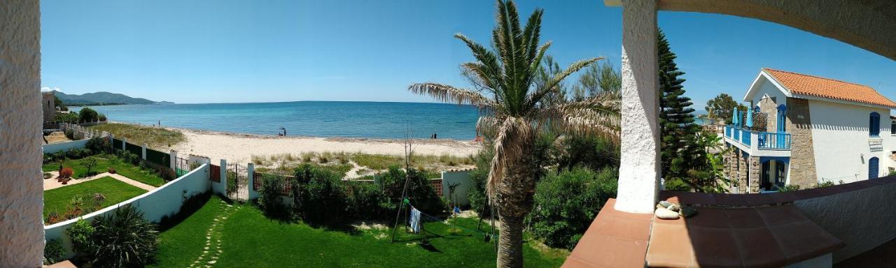 In Front Of The Beach - La Terrazza Sul Mare フルミニ・ディ・クアルトゥ エクステリア 写真