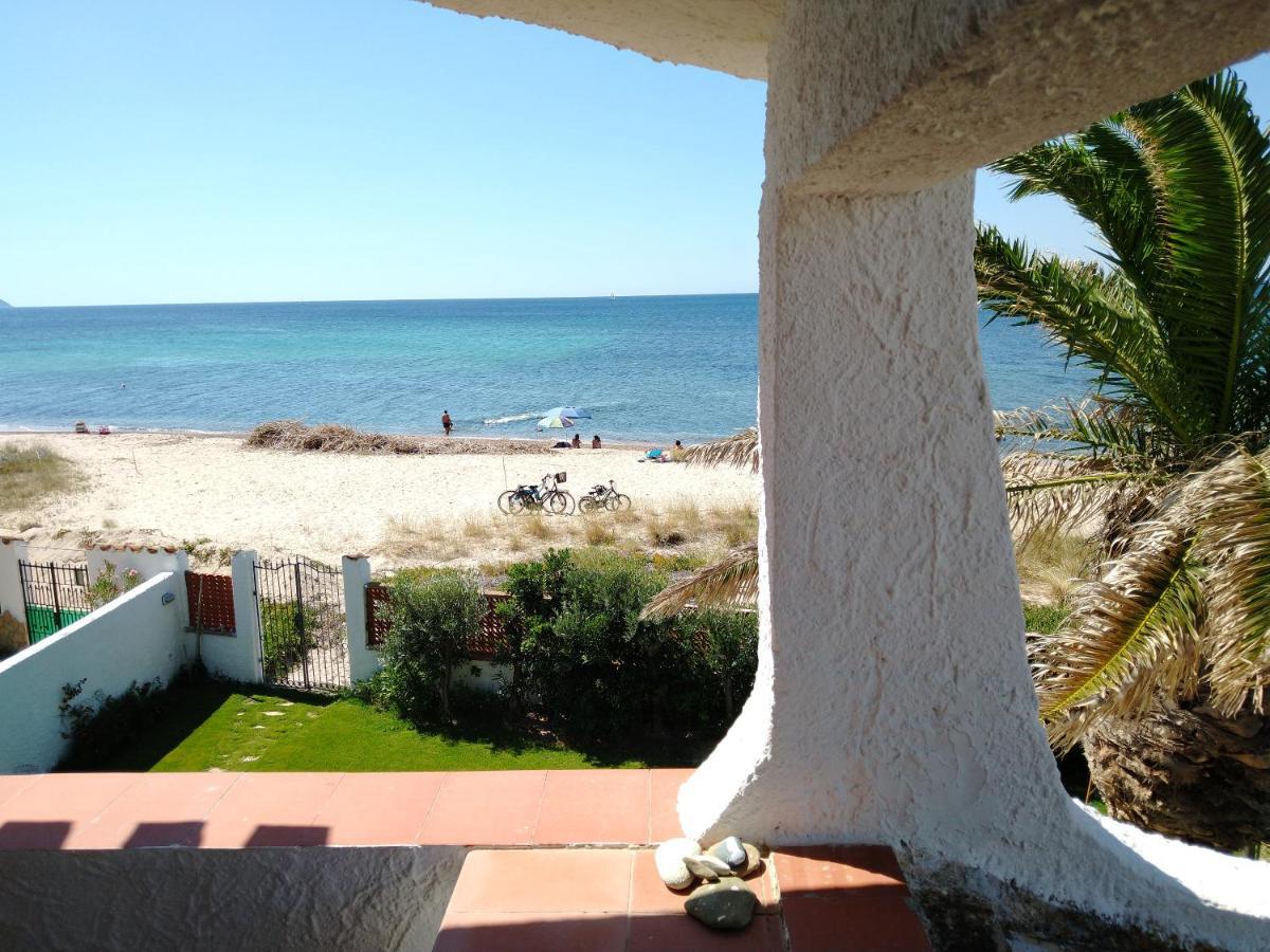 In Front Of The Beach - La Terrazza Sul Mare フルミニ・ディ・クアルトゥ エクステリア 写真
