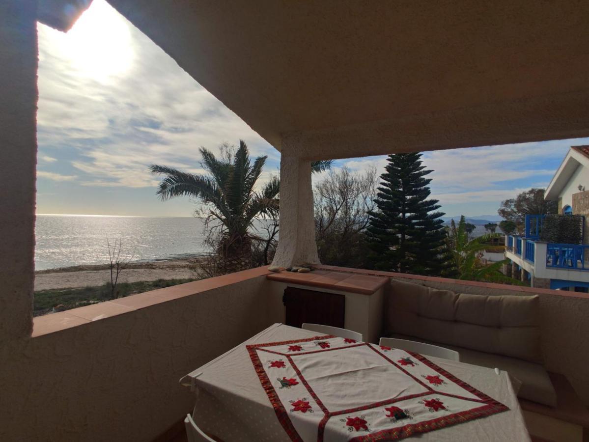 In Front Of The Beach - La Terrazza Sul Mare フルミニ・ディ・クアルトゥ エクステリア 写真