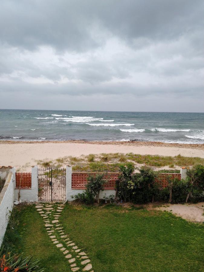 In Front Of The Beach - La Terrazza Sul Mare フルミニ・ディ・クアルトゥ エクステリア 写真