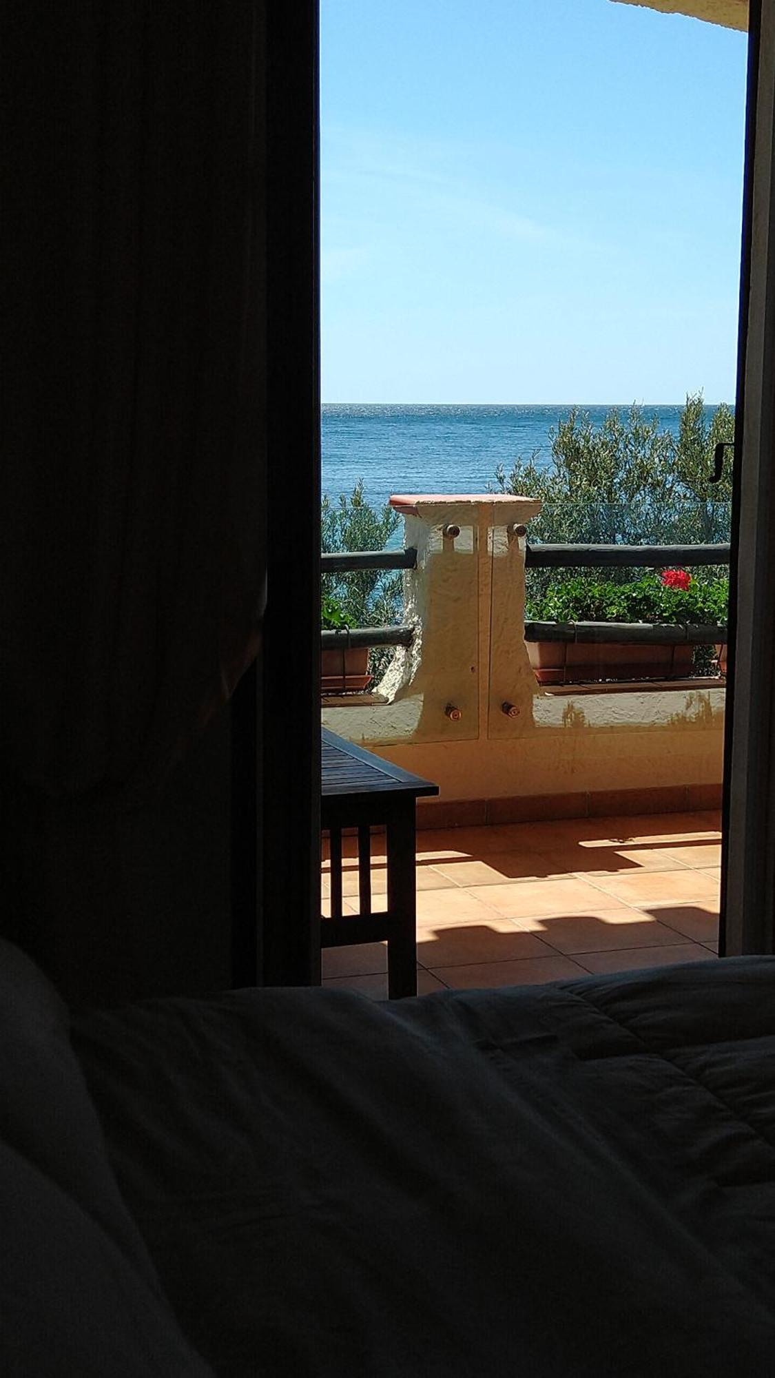In Front Of The Beach - La Terrazza Sul Mare フルミニ・ディ・クアルトゥ エクステリア 写真